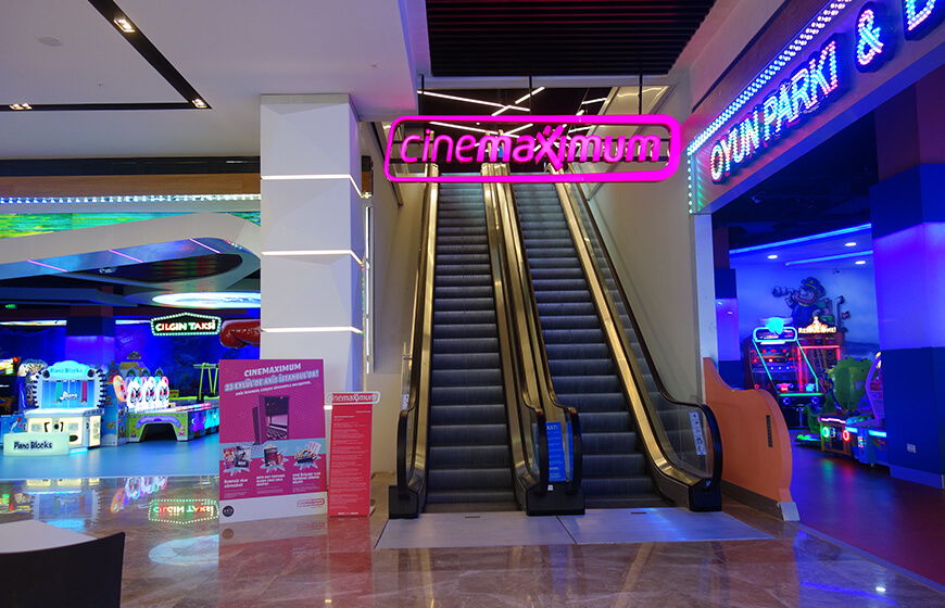 Cinemaximum Axis AVM